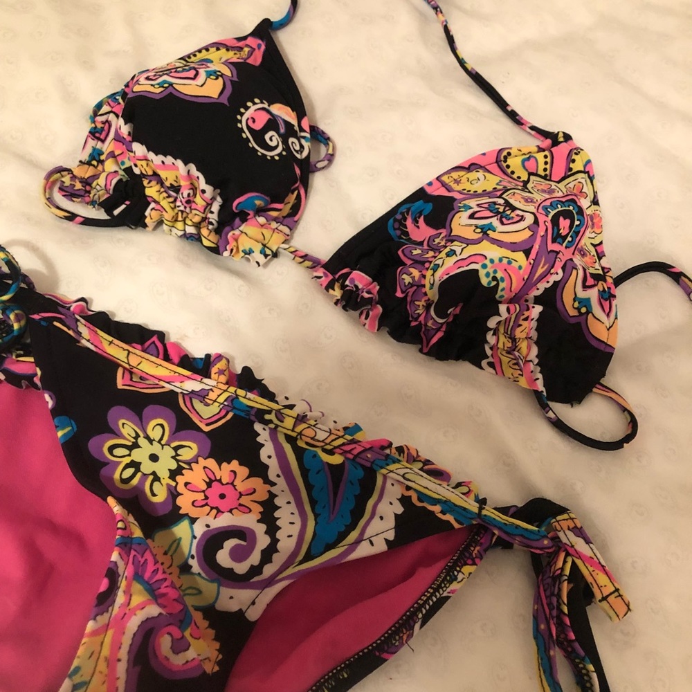 Ruffled bikini - Picture 2 of 7